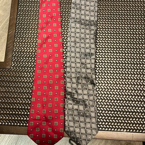 SET OF 2 John Varvatos and Oscar de la Renta ties